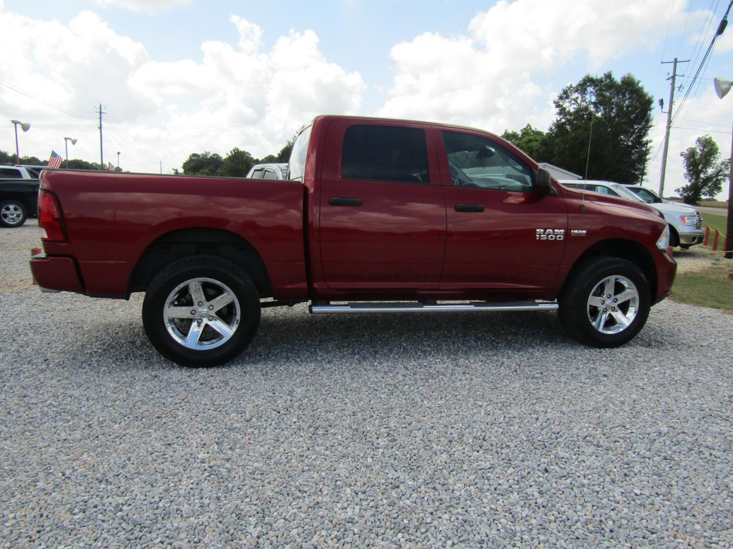 2015 Red /Gray RAM 1500 Tradesman Crew Cab SWB 4WD (1C6RR7KT6FS) with an 5.7L V8 OHV 16V engine, Automatic transmission, located at 15016 S Hwy 231, Midland City, AL, 36350, (334) 983-3001, 31.306210, -85.495277 - Photo#7