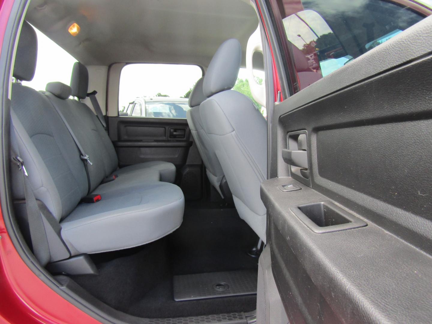 2015 Red /Gray RAM 1500 Tradesman Crew Cab SWB 4WD (1C6RR7KT6FS) with an 5.7L V8 OHV 16V engine, Automatic transmission, located at 15016 S Hwy 231, Midland City, AL, 36350, (334) 983-3001, 31.306210, -85.495277 - Photo#8