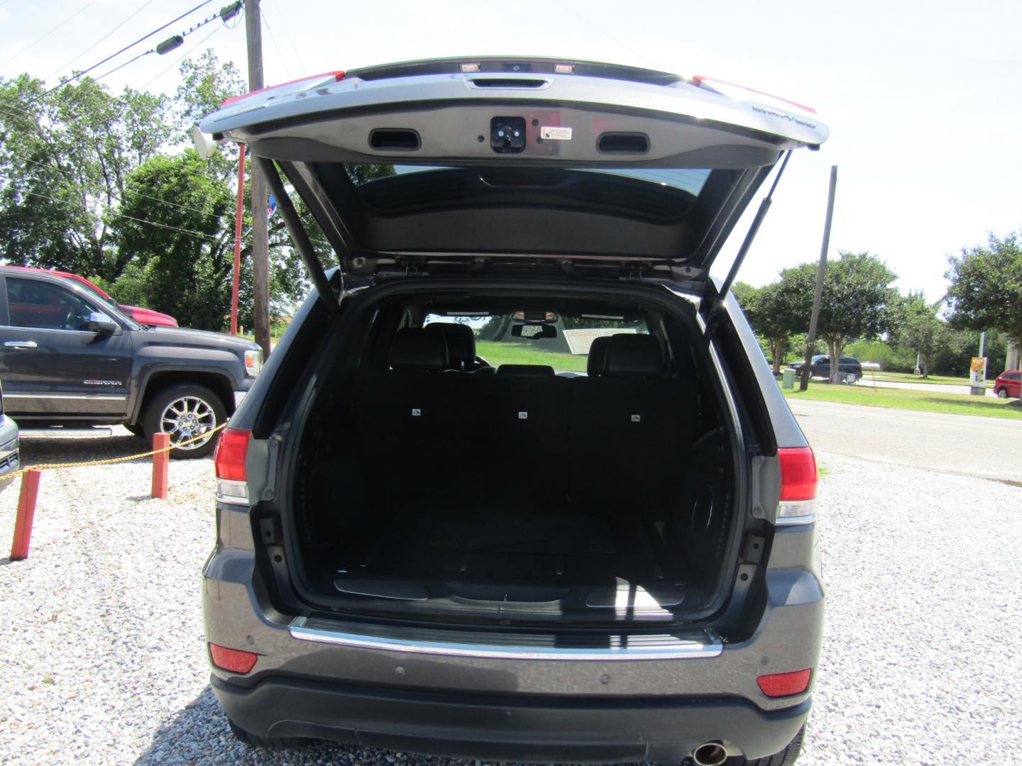 2015 Gray /Black Jeep Grand Cherokee Limited 2WD (1C4RJEBG8FC) with an 3.6L V6 DOHC 24V engine, Automatic transmission, located at 15016 S Hwy 231, Midland City, AL, 36350, (334) 983-3001, 31.306210, -85.495277 - Photo#7