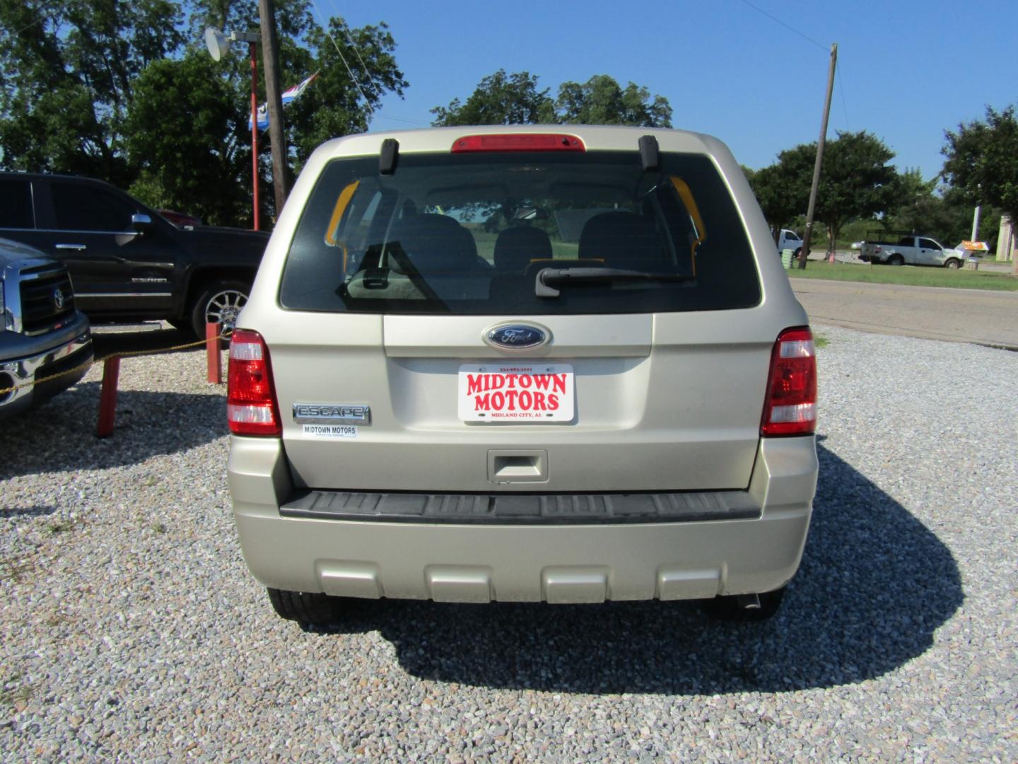 2010 Gold Ford Escape XLS FWD (1FMCU0C76AK) with an 2.5L L4 DOHC 16V engine, Automatic transmission, located at 15016 S Hwy 231, Midland City, AL, 36350, (334) 983-3001, 31.306210, -85.495277 - Photo#6