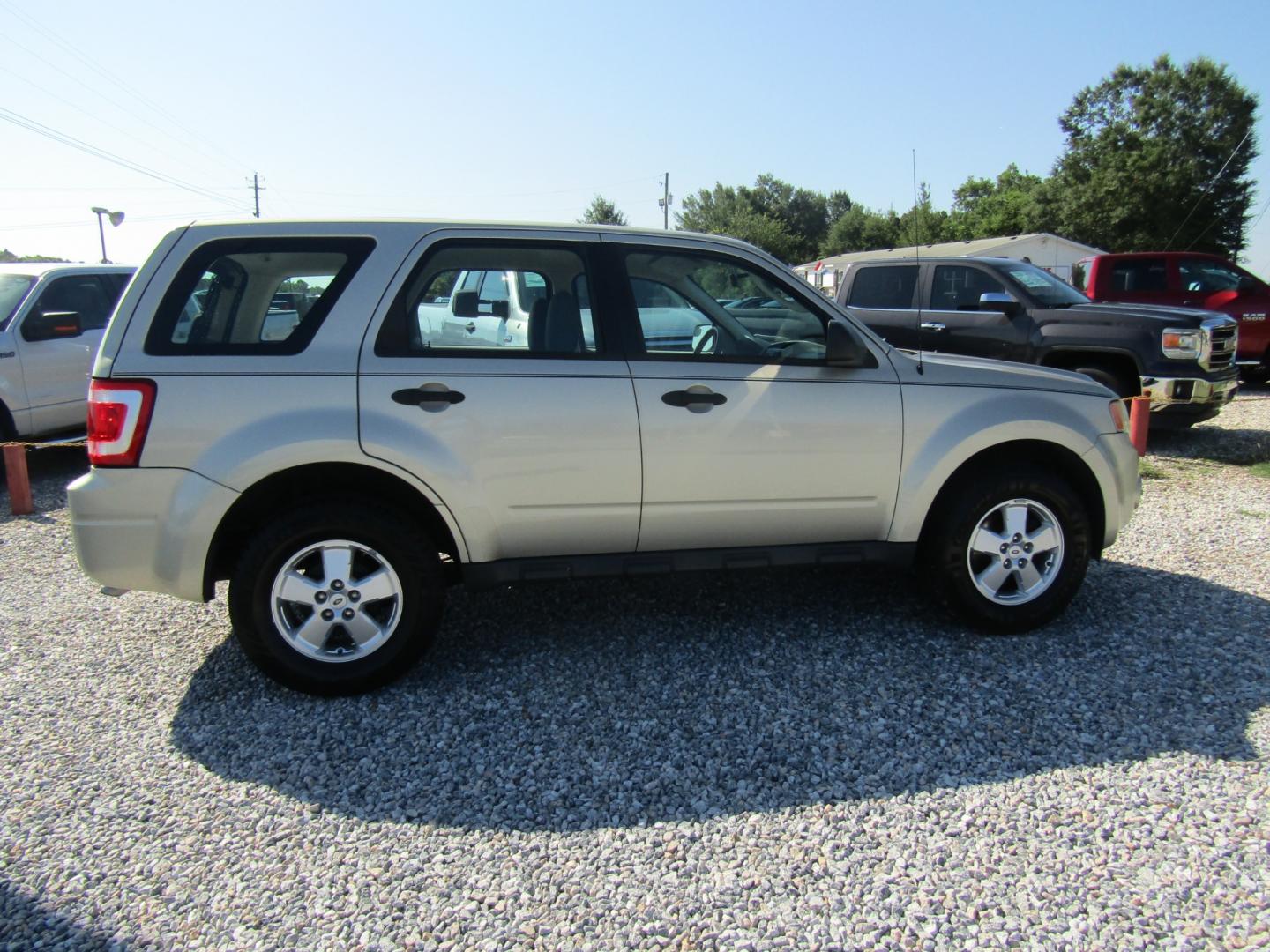 2010 Gold Ford Escape XLS FWD (1FMCU0C76AK) with an 2.5L L4 DOHC 16V engine, Automatic transmission, located at 15016 S Hwy 231, Midland City, AL, 36350, (334) 983-3001, 31.306210, -85.495277 - Photo#8