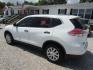 2016 White /Black Nissan Rogue S 2WD (KNMAT2MT3GP) with an 2.5L L4 DOHC 16V engine, Automatic transmission, located at 15016 S Hwy 231, Midland City, AL, 36350, (334) 983-3001, 31.306210, -85.495277 - Photo#5