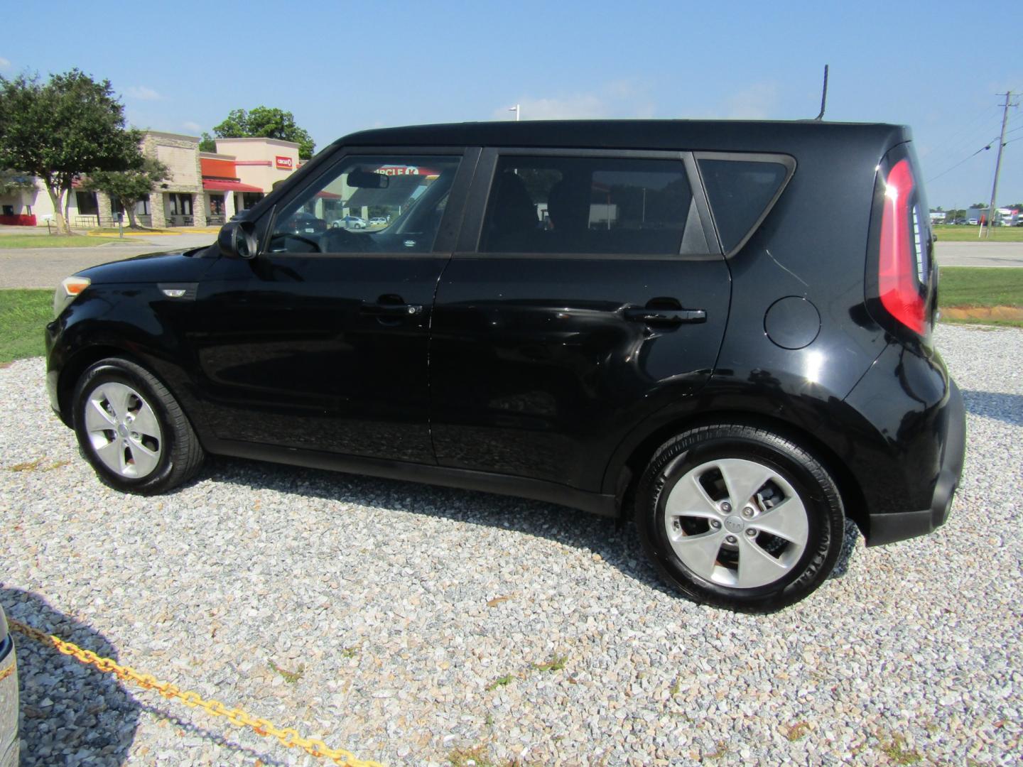 2014 Black Kia Soul Base (KNDJN2A22E7) with an 1.6L L4 DOHC 16V engine, Automatic transmission, located at 15016 S Hwy 231, Midland City, AL, 36350, (334) 983-3001, 31.306210, -85.495277 - Photo#5