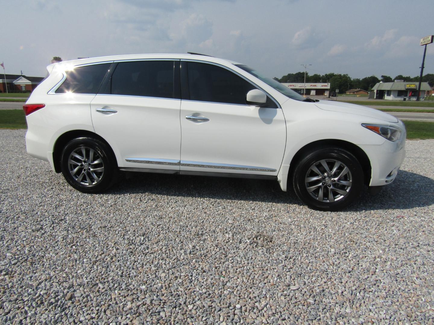 2013 White /Tan Infiniti JX FWD (5N1AL0MNXDC) with an 3.5L V6 DOHC 24V engine, Automatic transmission, located at 15016 S Hwy 231, Midland City, AL, 36350, (334) 983-3001, 31.306210, -85.495277 - Photo#0