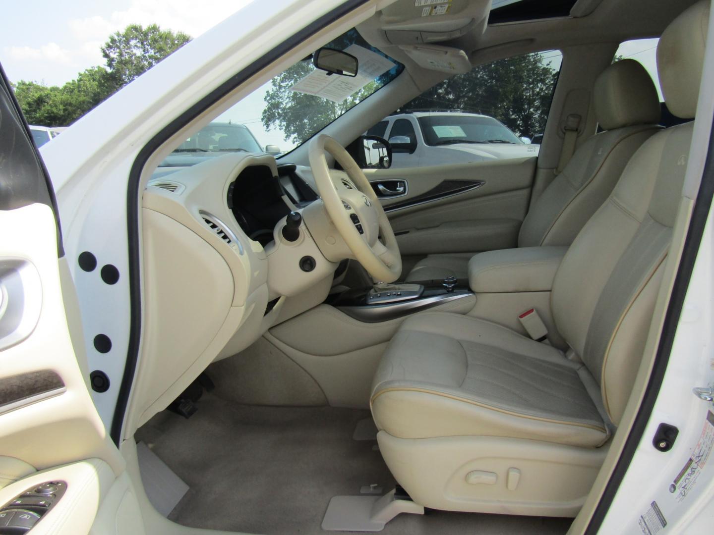 2013 White /Tan Infiniti JX FWD (5N1AL0MNXDC) with an 3.5L V6 DOHC 24V engine, Automatic transmission, located at 15016 S Hwy 231, Midland City, AL, 36350, (334) 983-3001, 31.306210, -85.495277 - Photo#3