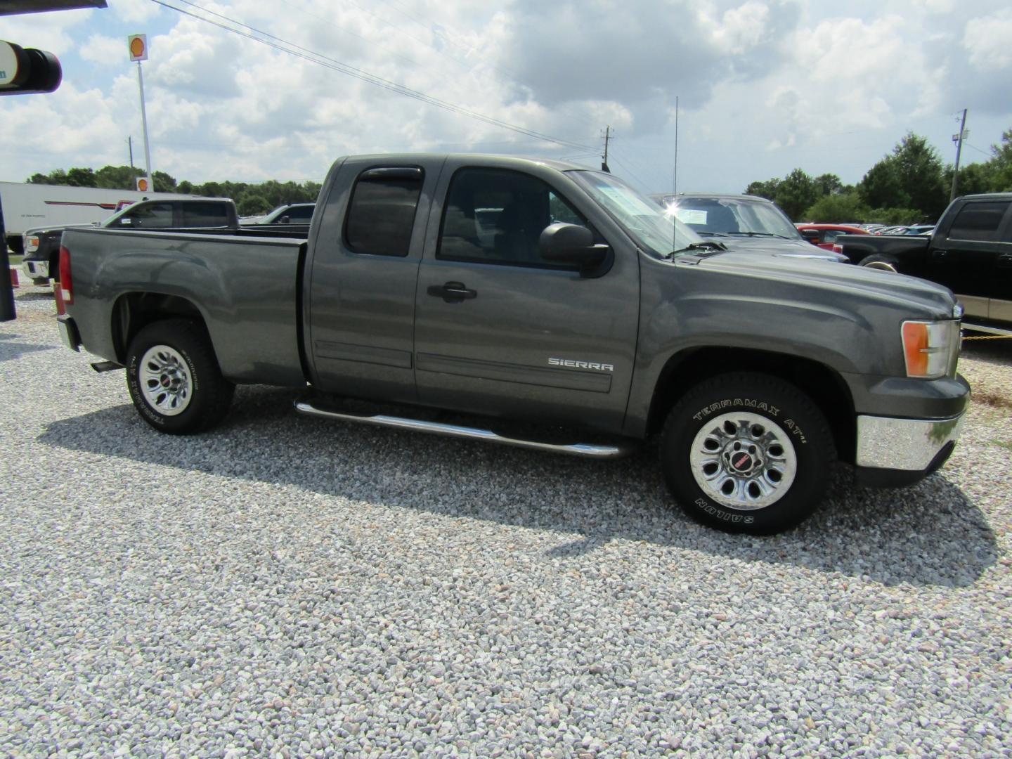 2011 Gray /BLACK GMC Sierra 1500 SL Ext. Cab 2WD (1GTR1UEA3BZ) with an 4.8L V8 OHV 16V engine, Automatic transmission, located at 15016 S Hwy 231, Midland City, AL, 36350, (334) 983-3001, 31.306210, -85.495277 - Photo#0