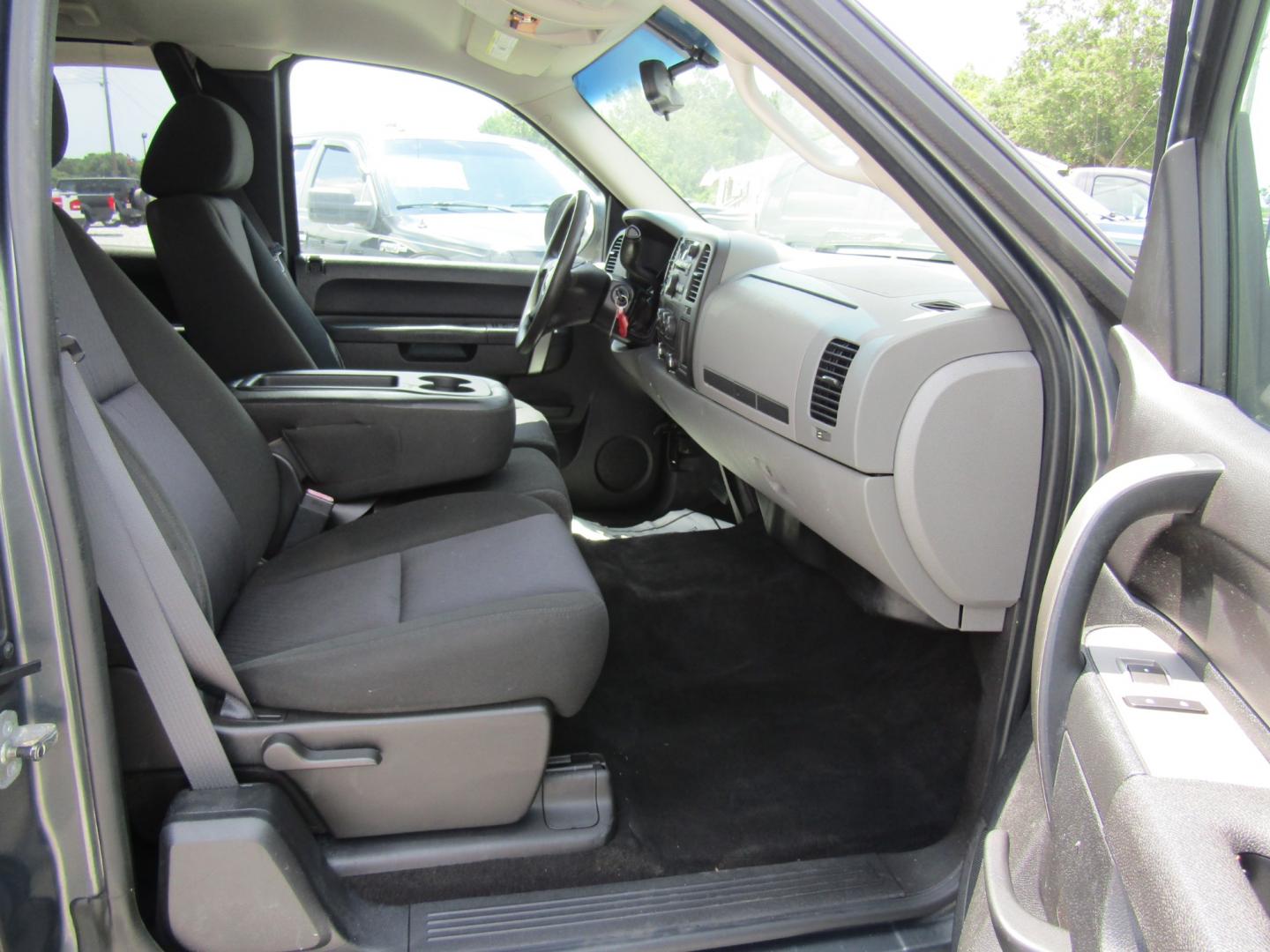 2011 Gray /BLACK GMC Sierra 1500 SL Ext. Cab 2WD (1GTR1UEA3BZ) with an 4.8L V8 OHV 16V engine, Automatic transmission, located at 15016 S Hwy 231, Midland City, AL, 36350, (334) 983-3001, 31.306210, -85.495277 - Photo#9