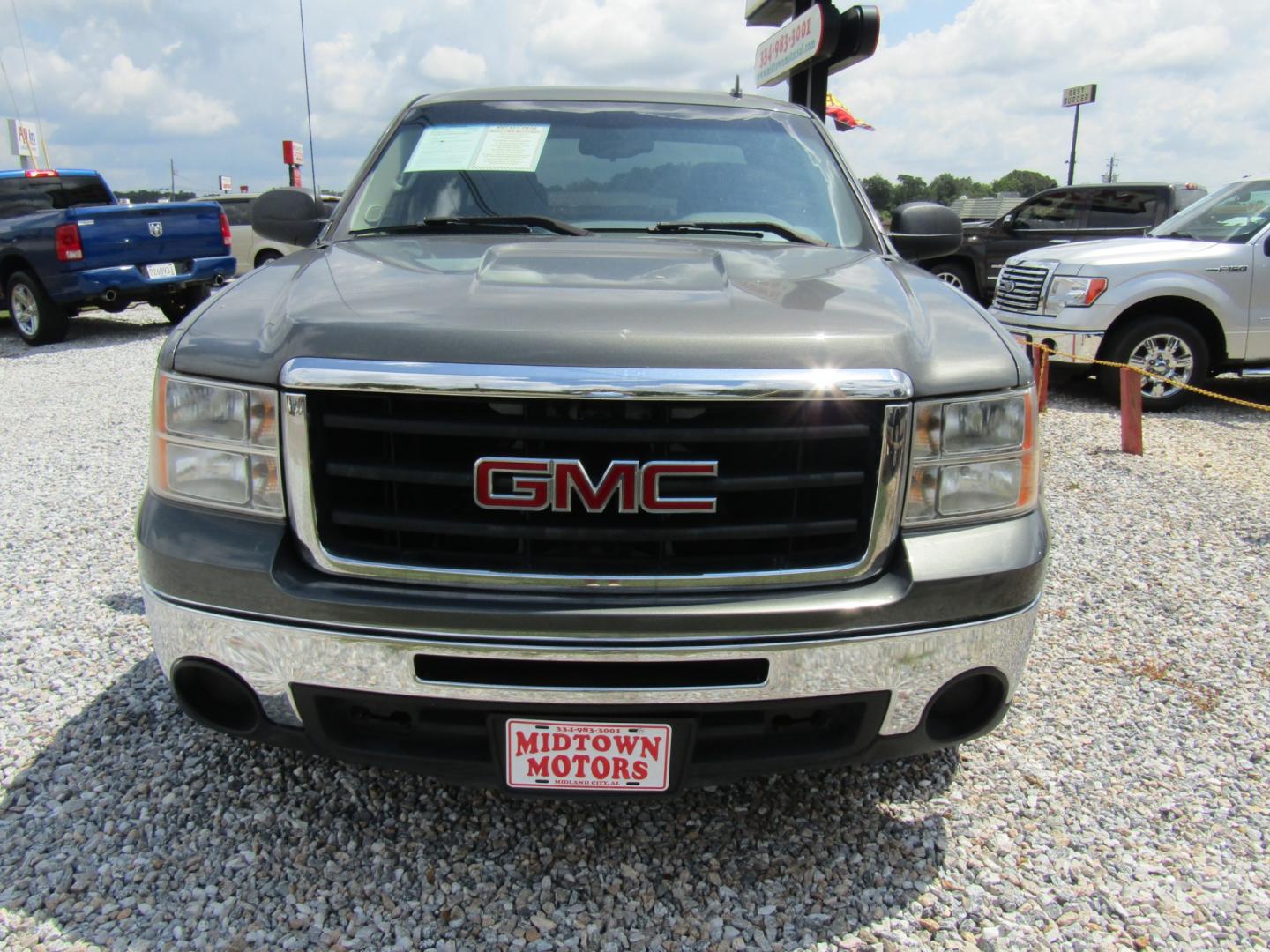 2011 Gray /BLACK GMC Sierra 1500 SL Ext. Cab 2WD (1GTR1UEA3BZ) with an 4.8L V8 OHV 16V engine, Automatic transmission, located at 15016 S Hwy 231, Midland City, AL, 36350, (334) 983-3001, 31.306210, -85.495277 - Photo#1