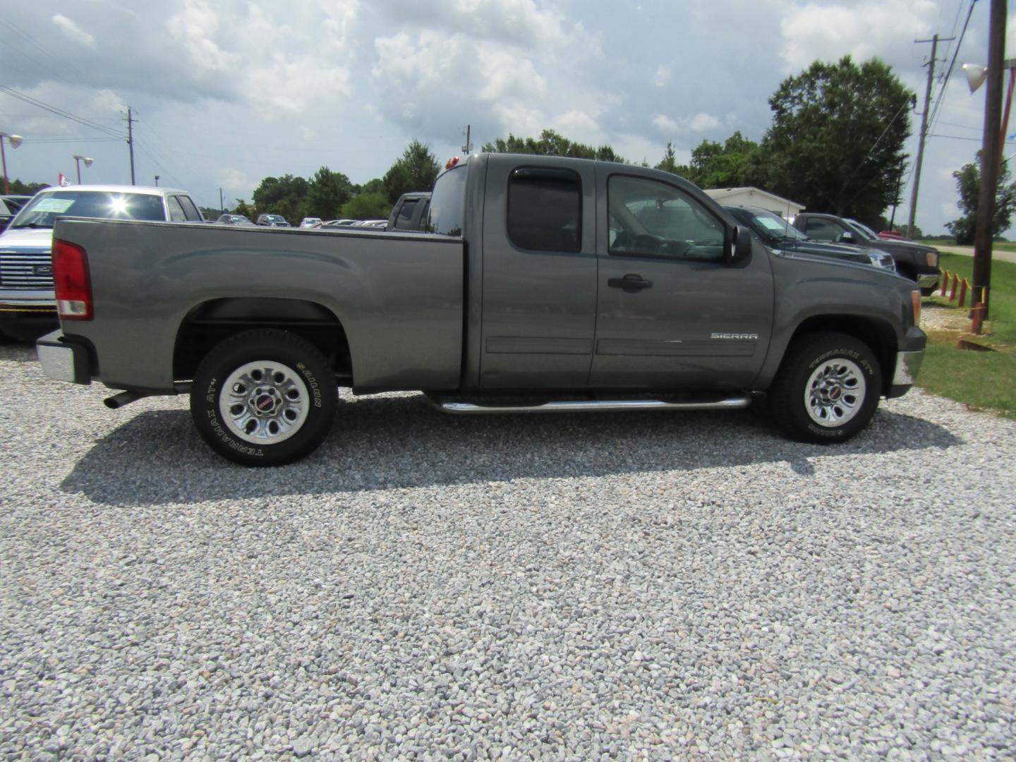 2011 Gray /BLACK GMC Sierra 1500 SL Ext. Cab 2WD (1GTR1UEA3BZ) with an 4.8L V8 OHV 16V engine, Automatic transmission, located at 15016 S Hwy 231, Midland City, AL, 36350, (334) 983-3001, 31.306210, -85.495277 - Photo#7