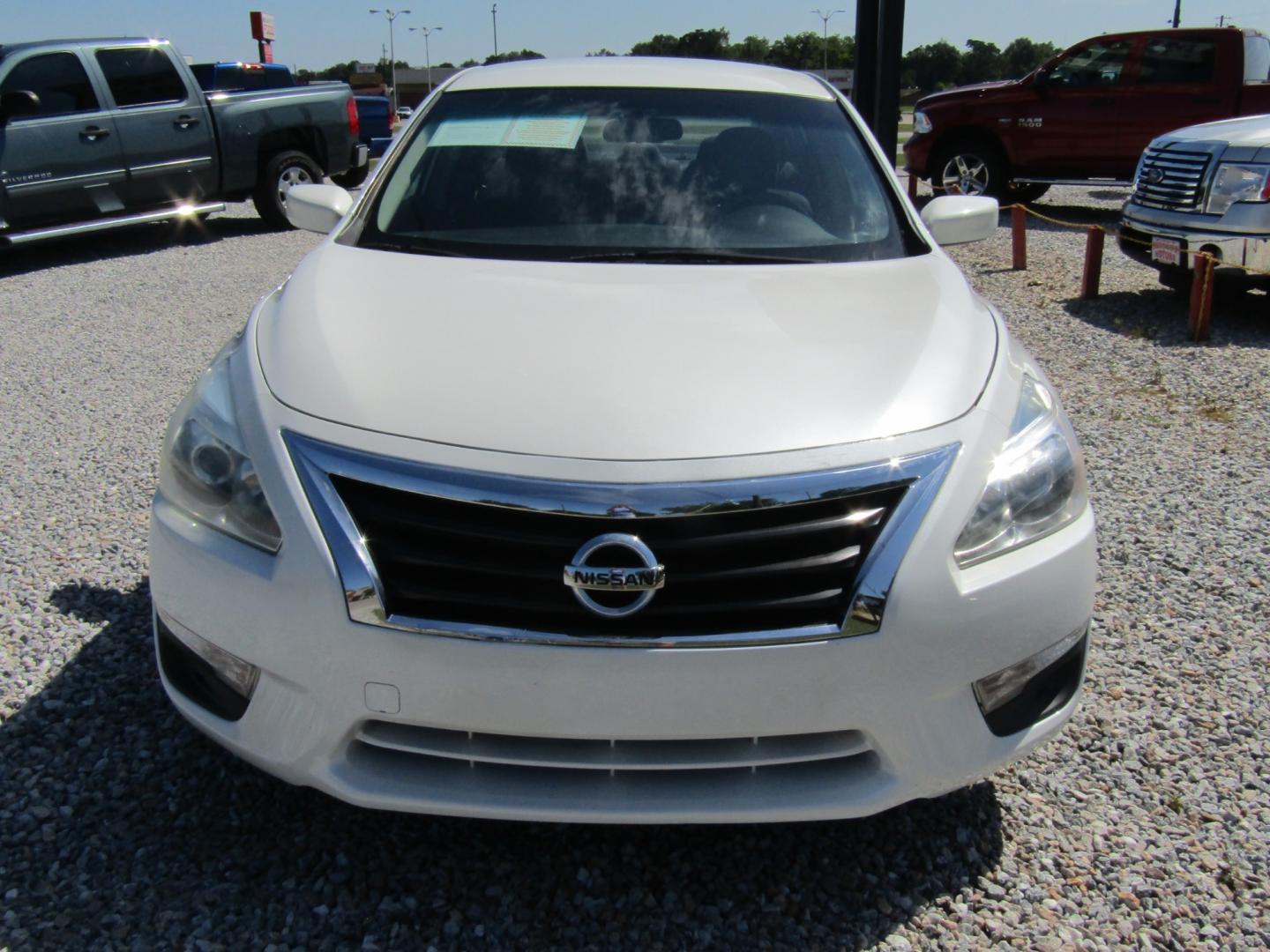 2013 WHITE /Black Nissan Altima 2.5 S (1N4AL3AP6DC) with an 2.5L L4 DOHC 16V engine, Automatic transmission, located at 15016 S Hwy 231, Midland City, AL, 36350, (334) 983-3001, 31.306210, -85.495277 - Photo#1