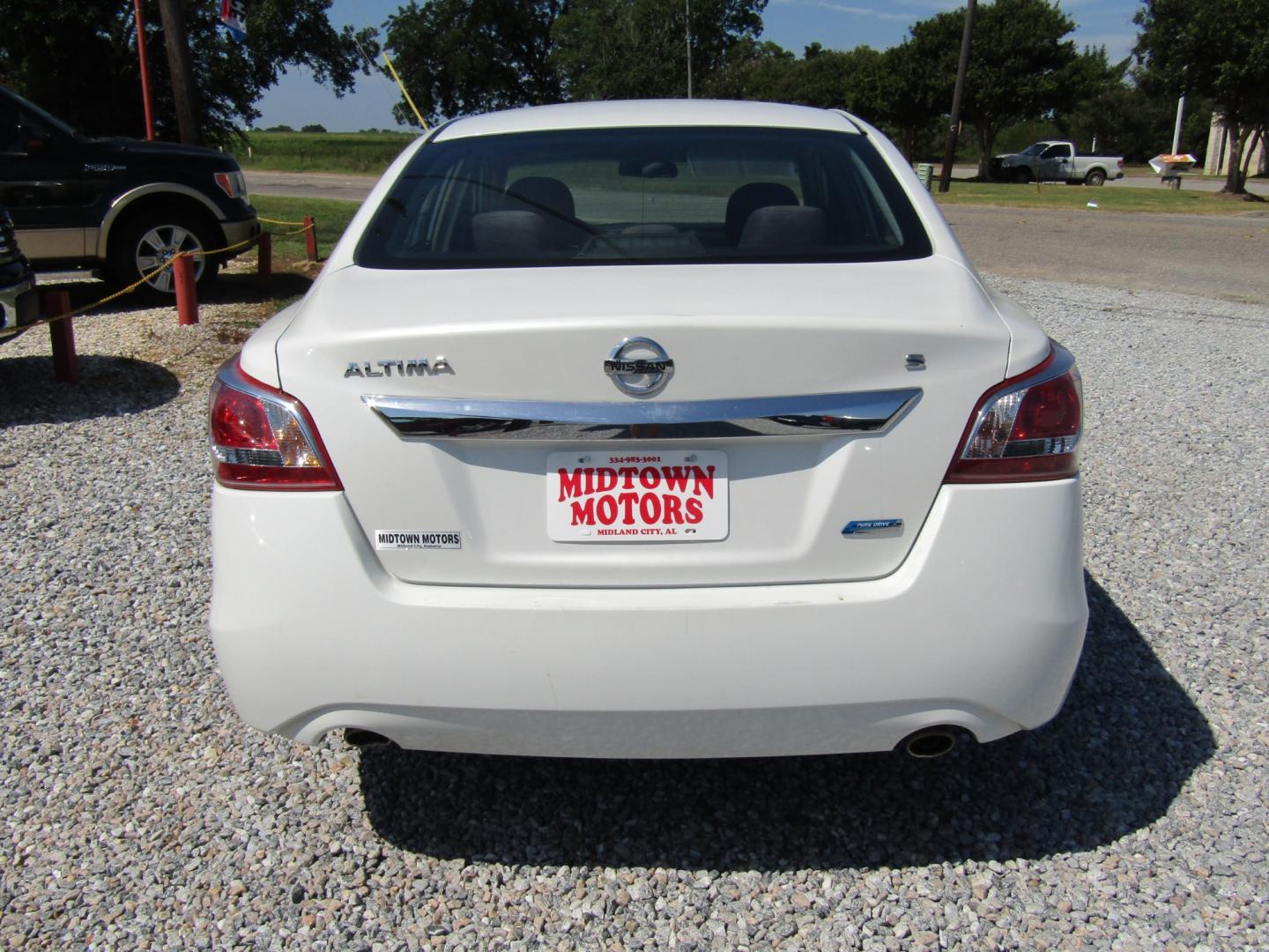 2013 WHITE /Black Nissan Altima 2.5 S (1N4AL3AP6DC) with an 2.5L L4 DOHC 16V engine, Automatic transmission, located at 15016 S Hwy 231, Midland City, AL, 36350, (334) 983-3001, 31.306210, -85.495277 - Photo#6