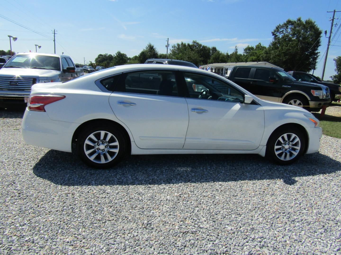 2013 WHITE /Black Nissan Altima 2.5 S (1N4AL3AP6DC) with an 2.5L L4 DOHC 16V engine, Automatic transmission, located at 15016 S Hwy 231, Midland City, AL, 36350, (334) 983-3001, 31.306210, -85.495277 - Photo#7