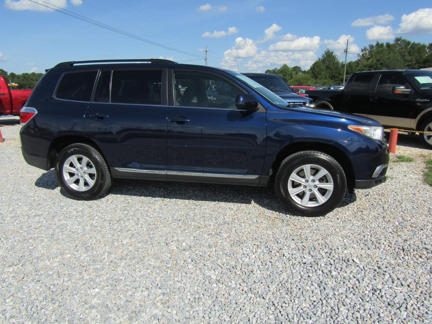 2011 Blue /Tan Toyota Highlander Base 2WD I4 (5TDZA3EH8BS) with an 2.7L L4 DOHC 16V engine, Automatic transmission, located at 15016 S Hwy 231, Midland City, AL, 36350, (334) 983-3001, 31.306210, -85.495277 - Photo#0