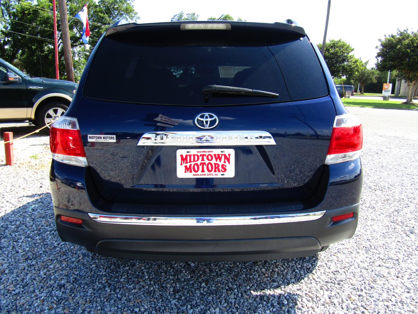 2011 Blue /Tan Toyota Highlander Base 2WD I4 (5TDZA3EH8BS) with an 2.7L L4 DOHC 16V engine, Automatic transmission, located at 15016 S Hwy 231, Midland City, AL, 36350, (334) 983-3001, 31.306210, -85.495277 - Photo#6