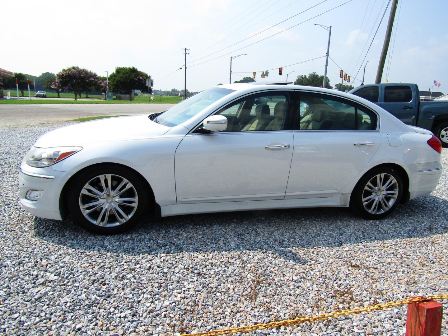 2012 WHITE /Tan Hyundai Genesis 3.8L (KMHGC4DD5CU) with an 3.8L V6 DOHC 24V engine, Automatic transmission, located at 15016 S Hwy 231, Midland City, AL, 36350, (334) 983-3001, 31.306210, -85.495277 - Photo#2