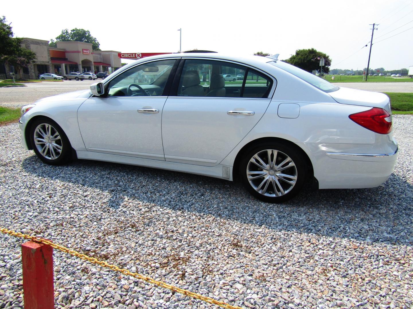 2012 WHITE /Tan Hyundai Genesis 3.8L (KMHGC4DD5CU) with an 3.8L V6 DOHC 24V engine, Automatic transmission, located at 15016 S Hwy 231, Midland City, AL, 36350, (334) 983-3001, 31.306210, -85.495277 - Photo#5