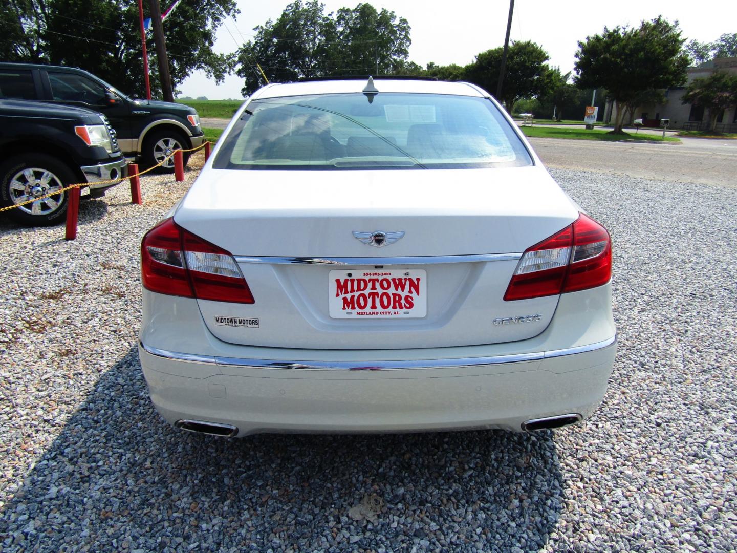 2012 WHITE /Tan Hyundai Genesis 3.8L (KMHGC4DD5CU) with an 3.8L V6 DOHC 24V engine, Automatic transmission, located at 15016 S Hwy 231, Midland City, AL, 36350, (334) 983-3001, 31.306210, -85.495277 - Photo#6