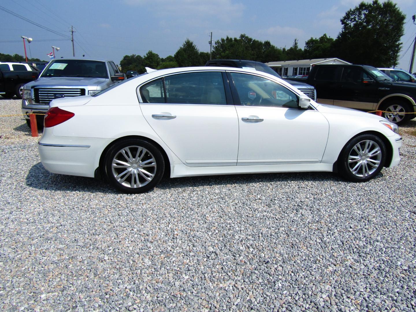 2012 WHITE /Tan Hyundai Genesis 3.8L (KMHGC4DD5CU) with an 3.8L V6 DOHC 24V engine, Automatic transmission, located at 15016 S Hwy 231, Midland City, AL, 36350, (334) 983-3001, 31.306210, -85.495277 - Photo#7