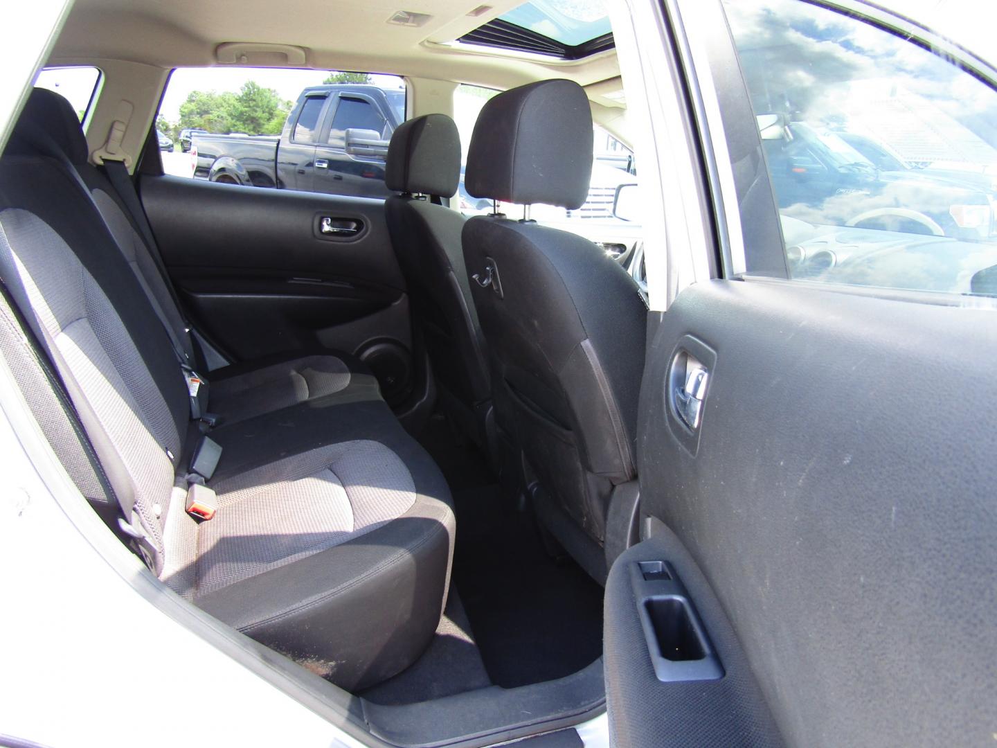 2012 Silver /Black Nissan Rogue S FWD Krom Edition (JN8AS5MT1CW) with an 2.5L L4 DOHC 16V engine, Automatic transmission, located at 15016 S Hwy 231, Midland City, AL, 36350, (334) 983-3001, 31.306210, -85.495277 - Photo#9