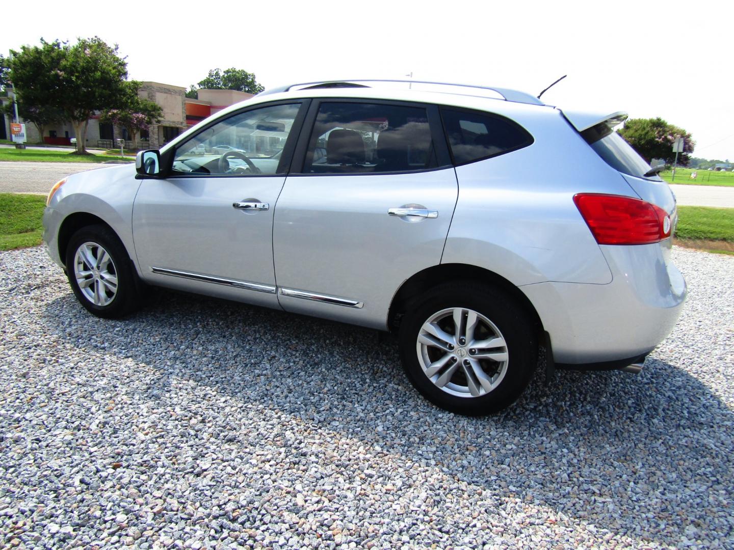 2012 Silver /Black Nissan Rogue S FWD Krom Edition (JN8AS5MT1CW) with an 2.5L L4 DOHC 16V engine, Automatic transmission, located at 15016 S Hwy 231, Midland City, AL, 36350, (334) 983-3001, 31.306210, -85.495277 - Photo#5