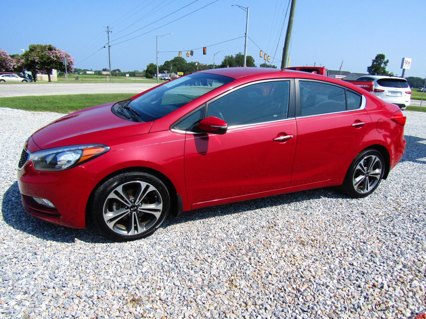 2014 Red Kia Forte EX (KNAFX4A80E5) with an 2.0L L4 DOHC 16V engine, Automatic transmission, located at 15016 S Hwy 231, Midland City, AL, 36350, (334) 983-3001, 31.306210, -85.495277 - Photo#2