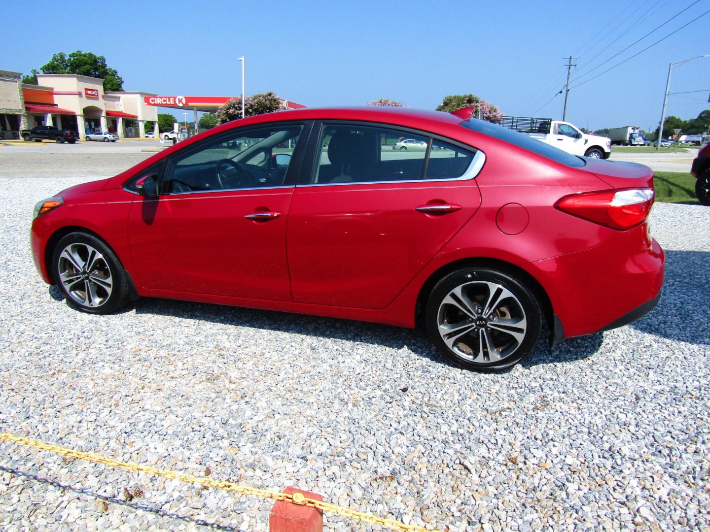 2014 Red Kia Forte EX (KNAFX4A80E5) with an 2.0L L4 DOHC 16V engine, Automatic transmission, located at 15016 S Hwy 231, Midland City, AL, 36350, (334) 983-3001, 31.306210, -85.495277 - Photo#5