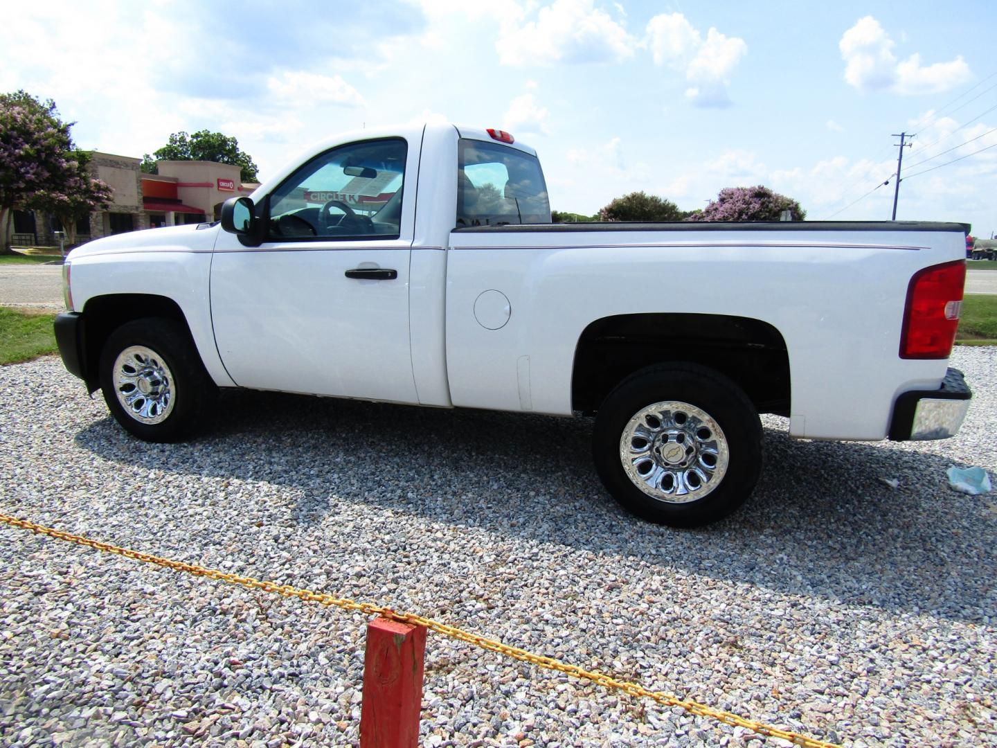 2012 WHITE /Black Chevrolet Silverado 1500 Work Truck 2WD (1GCNCPEX9CZ) with an 4.3L V6 OHV 12V engine, Automatic transmission, located at 15016 S Hwy 231, Midland City, AL, 36350, (334) 983-3001, 31.306210, -85.495277 - Photo#4