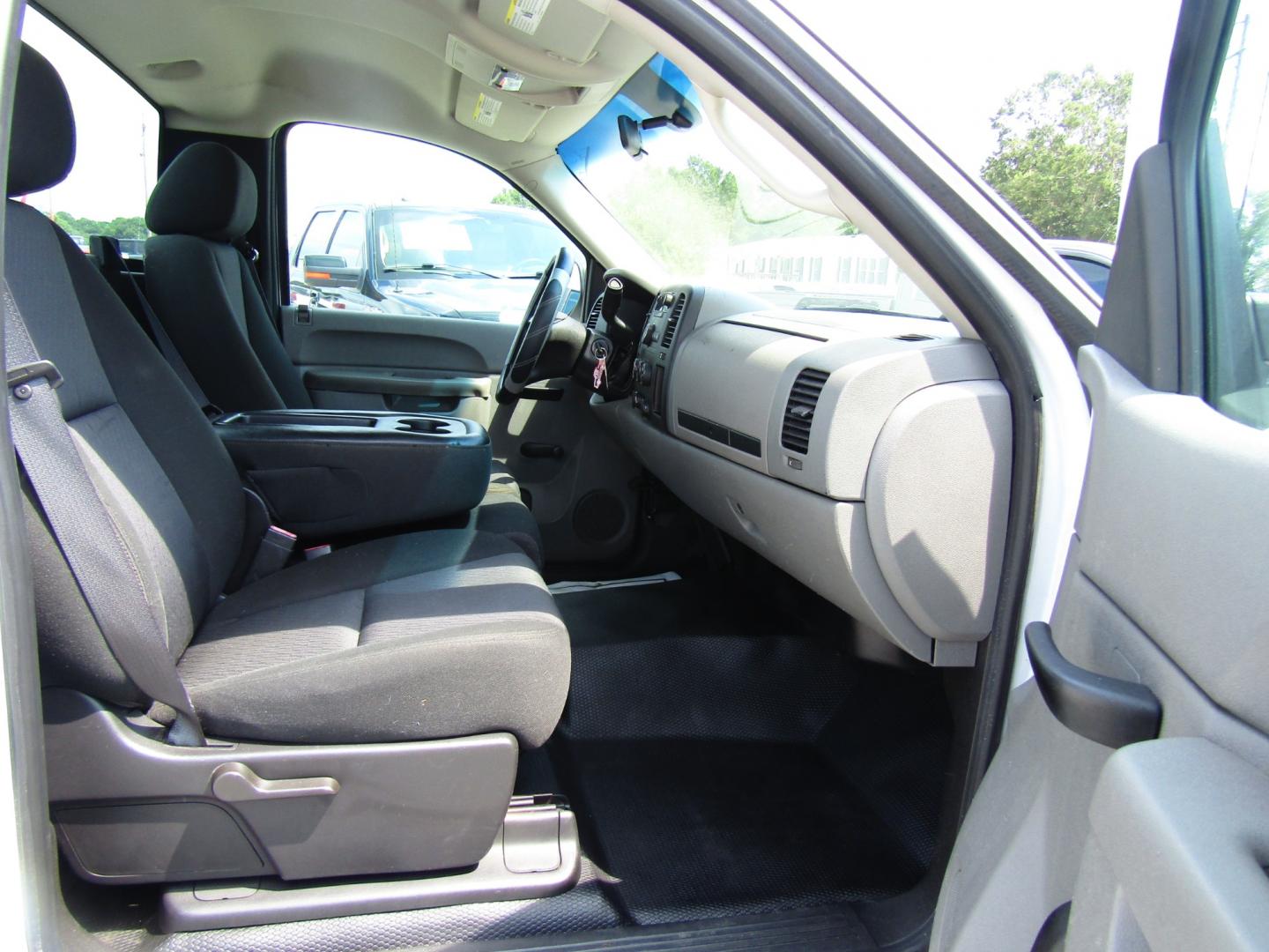 2012 WHITE /Black Chevrolet Silverado 1500 Work Truck 2WD (1GCNCPEX9CZ) with an 4.3L V6 OHV 12V engine, Automatic transmission, located at 15016 S Hwy 231, Midland City, AL, 36350, (334) 983-3001, 31.306210, -85.495277 - Photo#7