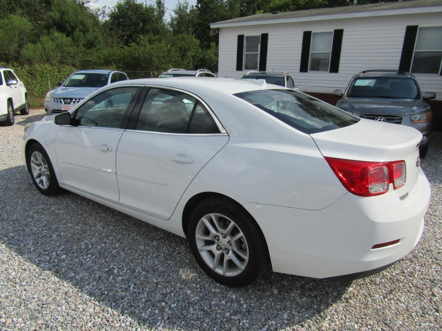 2013 WHITE /Black Chevrolet Malibu 1LT (1G11C5SA8DF) with an 2.5L L4 DOHC 16V engine, Automatic transmission, located at 15016 S Hwy 231, Midland City, AL, 36350, (334) 983-3001, 31.306210, -85.495277 - Photo#5