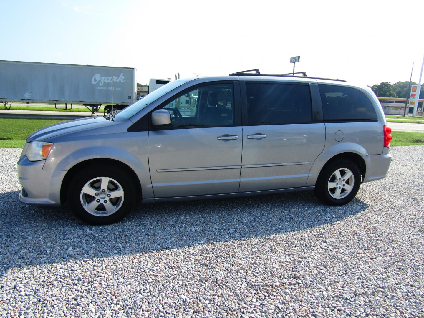 2013 Silver Dodge Grand Caravan SXT (2C4RDGCG7DR) with an 3.6L V6 DOHC 24V engine, Automatic transmission, located at 15016 S Hwy 231, Midland City, AL, 36350, (334) 983-3001, 31.306210, -85.495277 - Photo#2