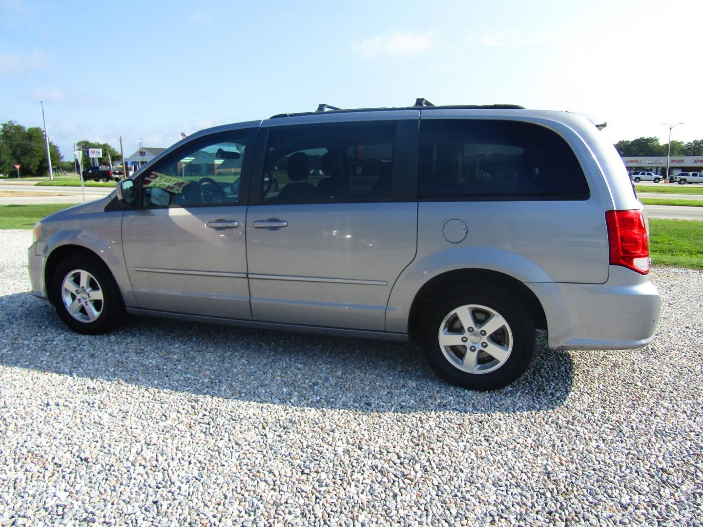 2013 Silver Dodge Grand Caravan SXT (2C4RDGCG7DR) with an 3.6L V6 DOHC 24V engine, Automatic transmission, located at 15016 S Hwy 231, Midland City, AL, 36350, (334) 983-3001, 31.306210, -85.495277 - Photo#5