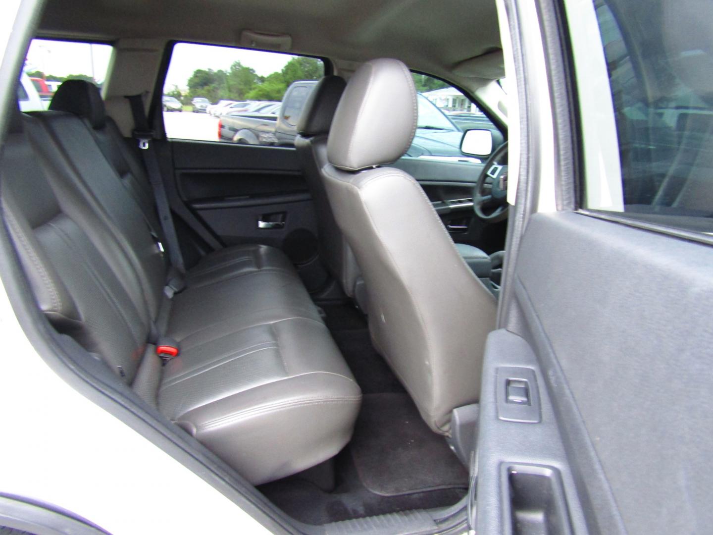 2010 WHITE /Black Jeep Grand Cherokee Laredo 2WD (1J4PS4GK9AC) with an 3.7L V6 SOHC 12V engine, Automatic transmission, located at 15016 S Hwy 231, Midland City, AL, 36350, (334) 983-3001, 31.306210, -85.495277 - Photo#9