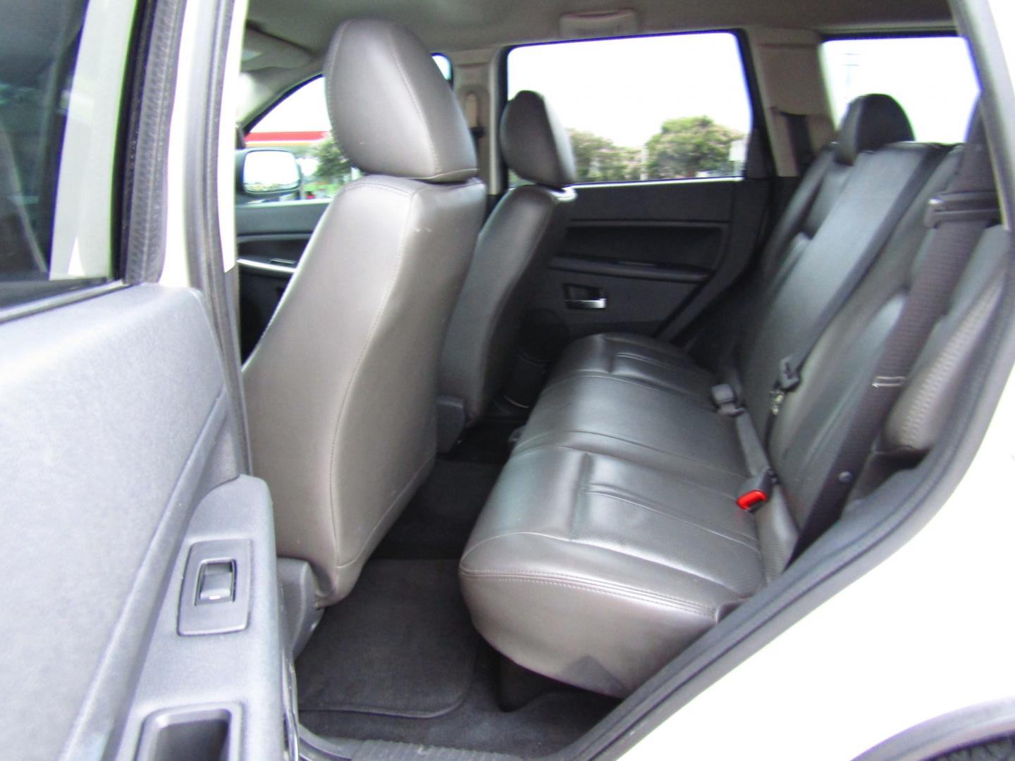 2010 WHITE /Black Jeep Grand Cherokee Laredo 2WD (1J4PS4GK9AC) with an 3.7L V6 SOHC 12V engine, Automatic transmission, located at 15016 S Hwy 231, Midland City, AL, 36350, (334) 983-3001, 31.306210, -85.495277 - Photo#4