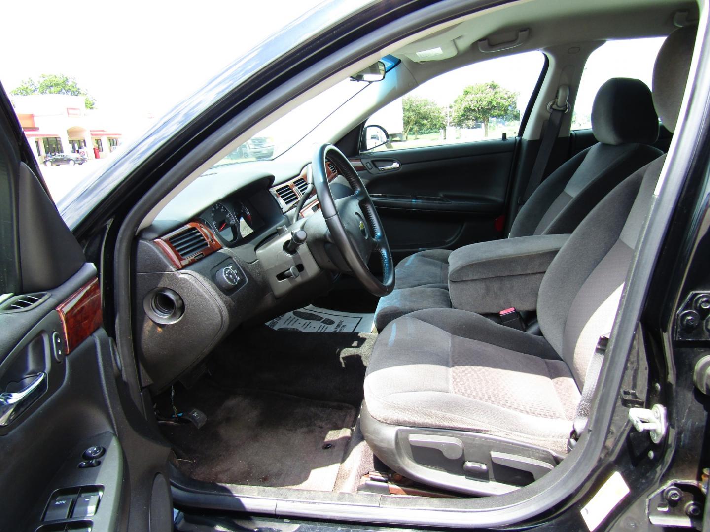 2011 Black Chevrolet Impala LT (2G1WG5EK6B1) with an 3.5L V6 OHV 16V FFV engine, Automatic transmission, located at 15016 S Hwy 231, Midland City, AL, 36350, (334) 983-3001, 31.306210, -85.495277 - Photo#3