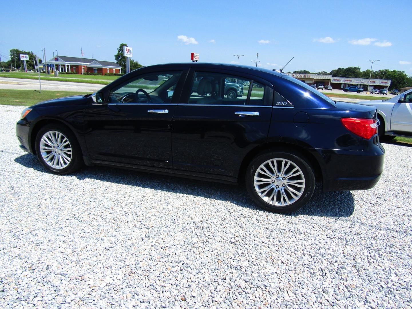 2012 DK Blue /Tan Chrysler 200 Limited (1C3CCBCG6CN) with an 3.6L V6 DOHC 24V FFV engine, Automatic transmission, located at 15016 S Hwy 231, Midland City, AL, 36350, (334) 983-3001, 31.306210, -85.495277 - Photo#5