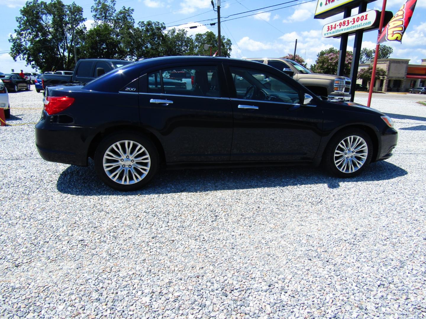 2012 DK Blue /Tan Chrysler 200 Limited (1C3CCBCG6CN) with an 3.6L V6 DOHC 24V FFV engine, Automatic transmission, located at 15016 S Hwy 231, Midland City, AL, 36350, (334) 983-3001, 31.306210, -85.495277 - Photo#7