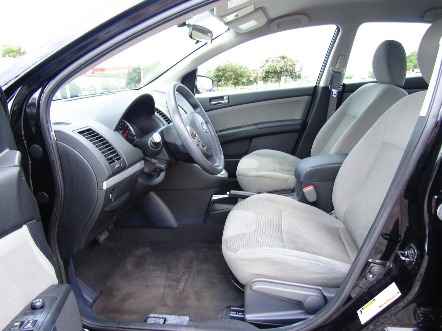 2012 Black /Gray Nissan Sentra 2.0 (3N1AB6AP6CL) with an 2.0L L4 DOHC 16V engine, Automatic transmission, located at 15016 S Hwy 231, Midland City, AL, 36350, (334) 983-3001, 31.306210, -85.495277 - Photo#3