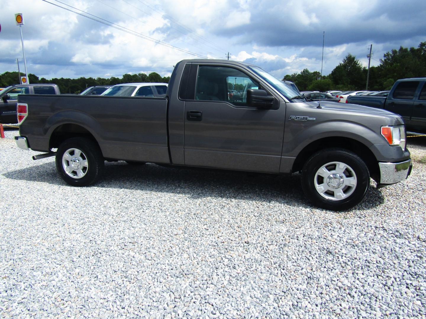 2013 Gray /Gray Ford F-150 XLT 8-ft. Bed 2WD (1FTMF1CMXDK) with an 3.7L V6 DOHC 24V engine, Automatic transmission, located at 15016 S Hwy 231, Midland City, AL, 36350, (334) 983-3001, 31.306210, -85.495277 - Photo#0