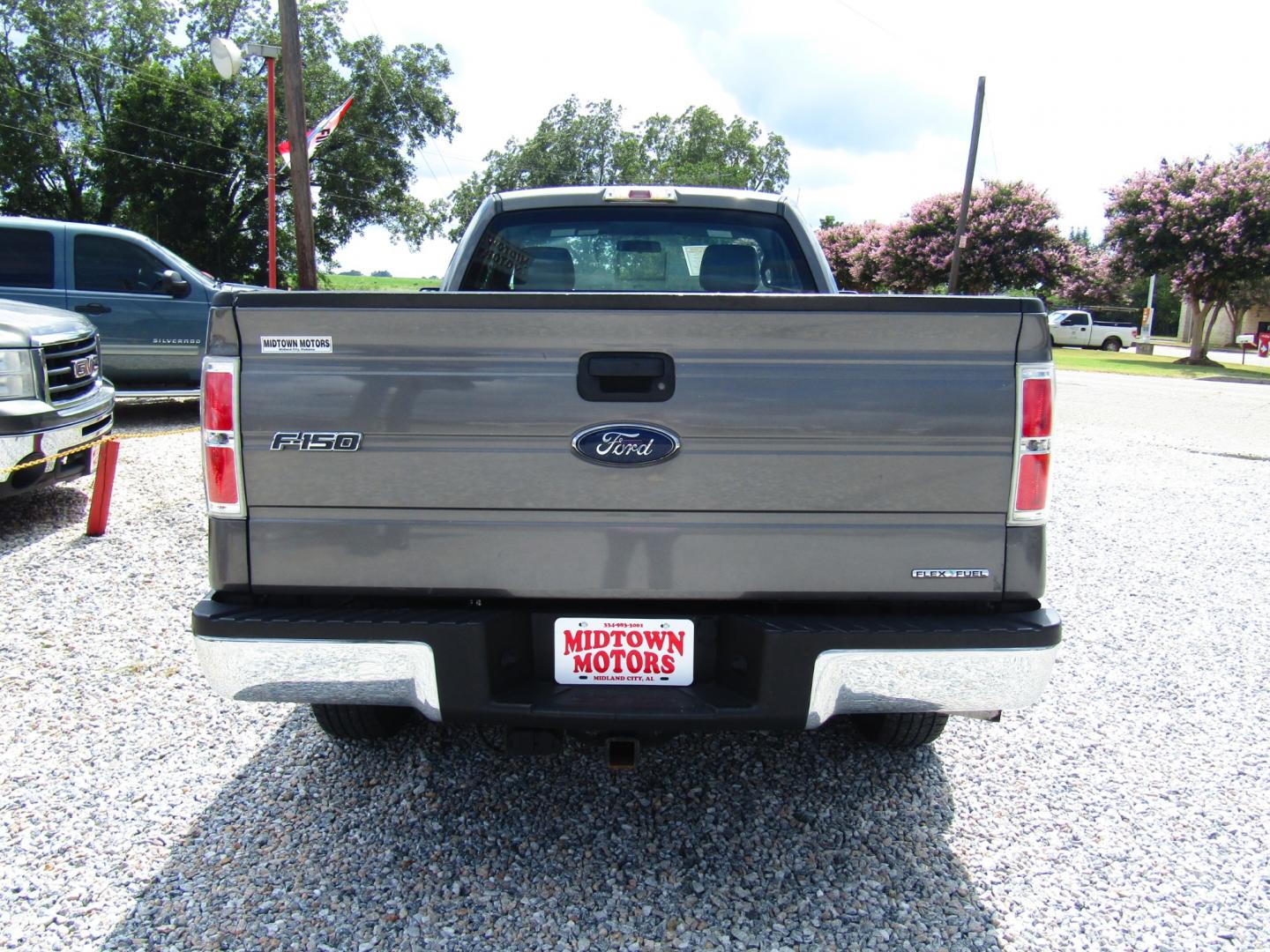 2013 Gray /Gray Ford F-150 XLT 8-ft. Bed 2WD (1FTMF1CMXDK) with an 3.7L V6 DOHC 24V engine, Automatic transmission, located at 15016 S Hwy 231, Midland City, AL, 36350, (334) 983-3001, 31.306210, -85.495277 - Photo#5