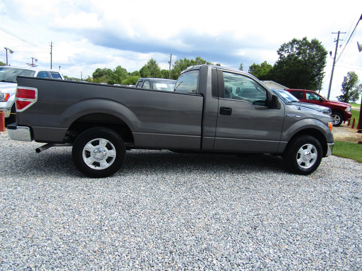 2013 Gray /Gray Ford F-150 XLT 8-ft. Bed 2WD (1FTMF1CMXDK) with an 3.7L V6 DOHC 24V engine, Automatic transmission, located at 15016 S Hwy 231, Midland City, AL, 36350, (334) 983-3001, 31.306210, -85.495277 - Photo#6