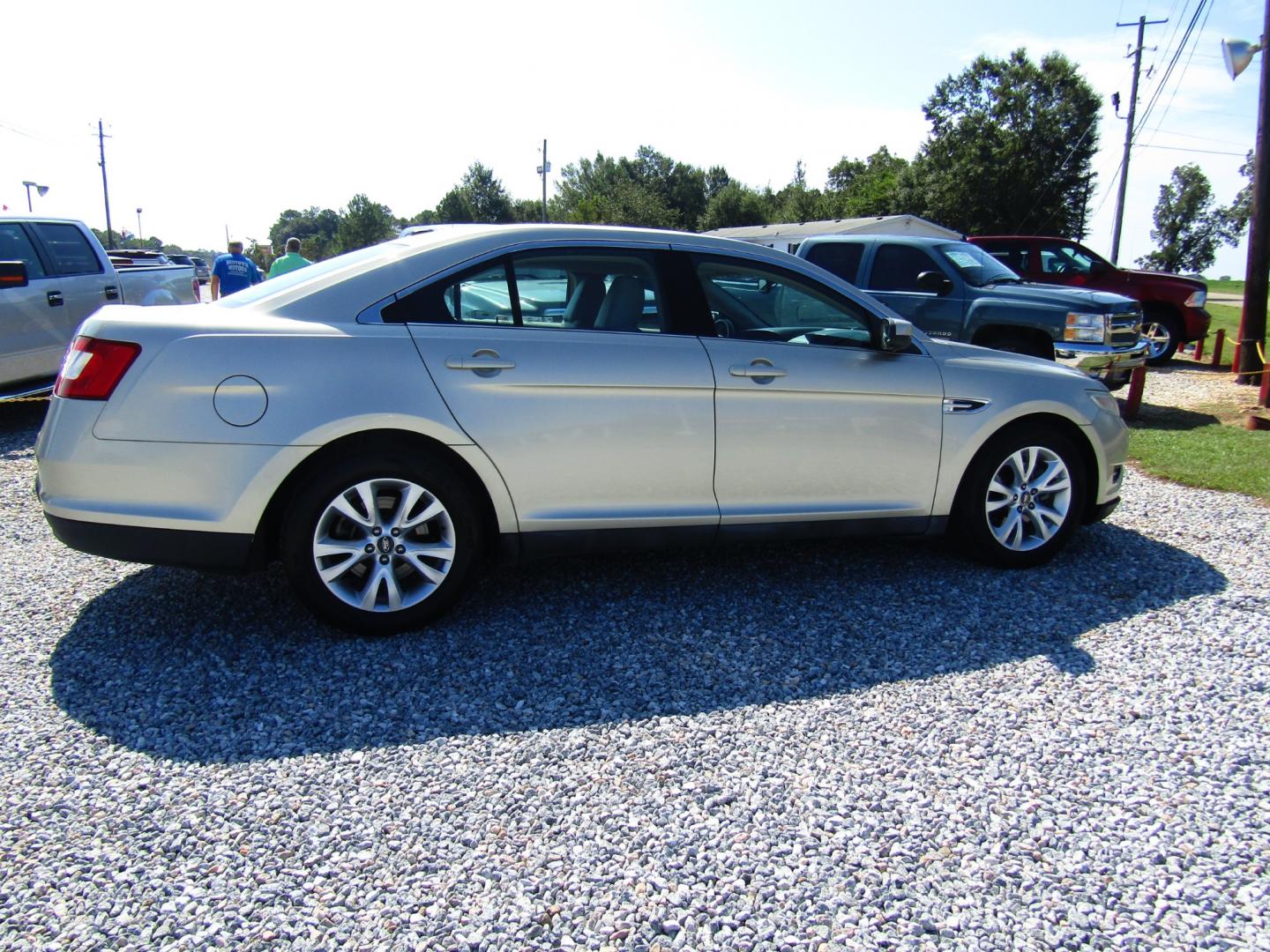 2011 Gold /Tan Ford Taurus SEL FWD (1FAHP2EW4BG) with an 3.5L V6 DOHC 24V engine, Automatic transmission, located at 15016 S Hwy 231, Midland City, AL, 36350, (334) 983-3001, 31.306210, -85.495277 - Photo#7