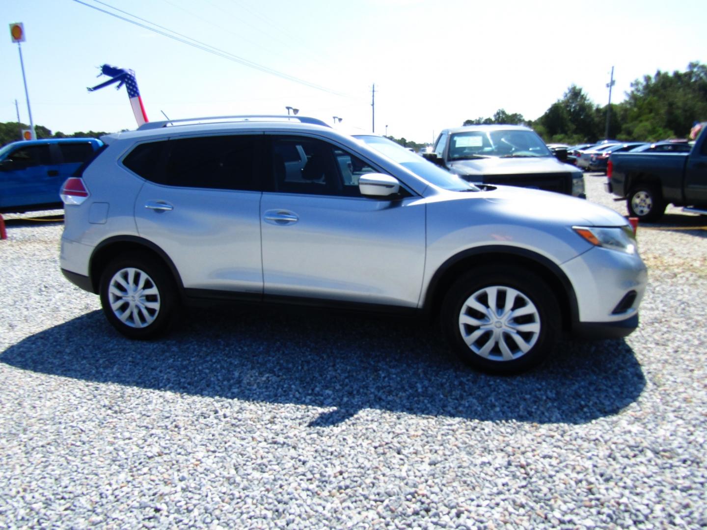 2016 Silver Nissan Rogue S 2WD (JN8AT2MT4GW) with an 2.5L L4 DOHC 16V engine, Automatic transmission, located at 15016 S Hwy 231, Midland City, AL, 36350, (334) 983-3001, 31.306210, -85.495277 - Photo#0