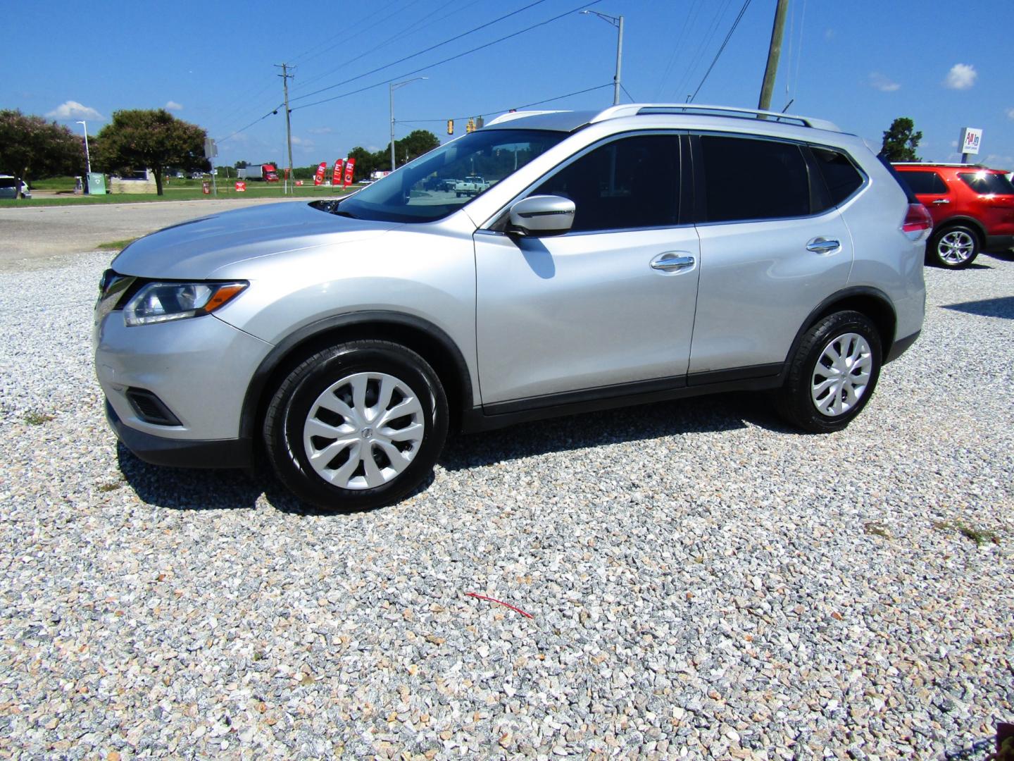 2016 Silver Nissan Rogue S 2WD (JN8AT2MT4GW) with an 2.5L L4 DOHC 16V engine, Automatic transmission, located at 15016 S Hwy 231, Midland City, AL, 36350, (334) 983-3001, 31.306210, -85.495277 - Photo#2