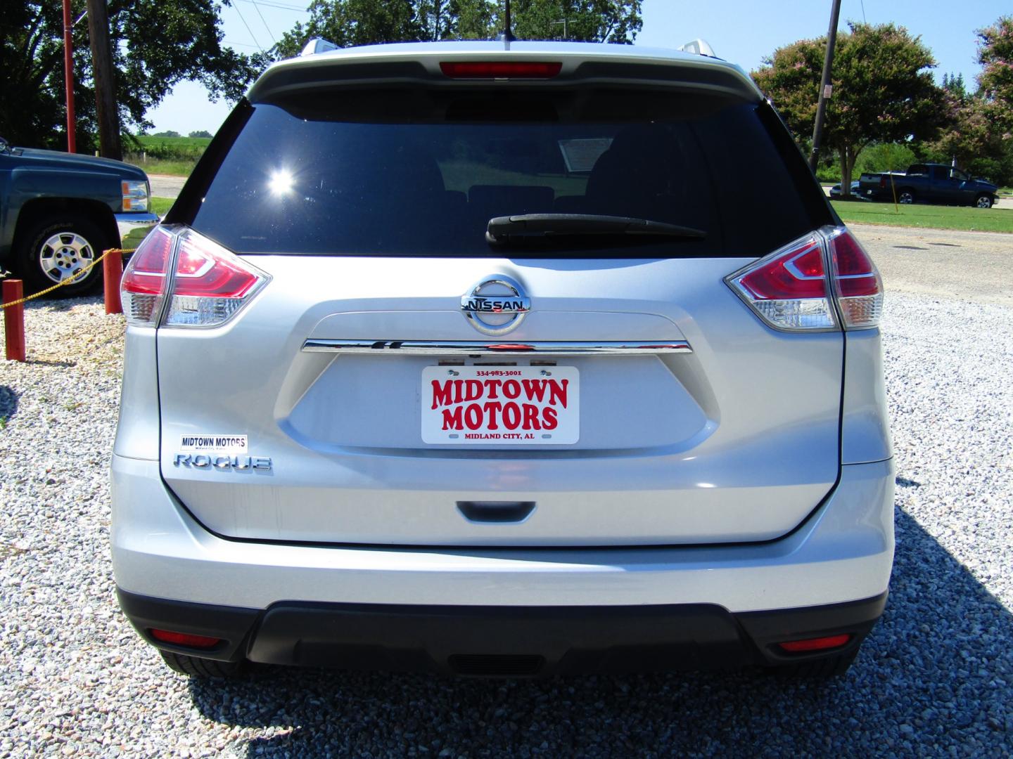 2016 Silver Nissan Rogue S 2WD (JN8AT2MT4GW) with an 2.5L L4 DOHC 16V engine, Automatic transmission, located at 15016 S Hwy 231, Midland City, AL, 36350, (334) 983-3001, 31.306210, -85.495277 - Photo#6