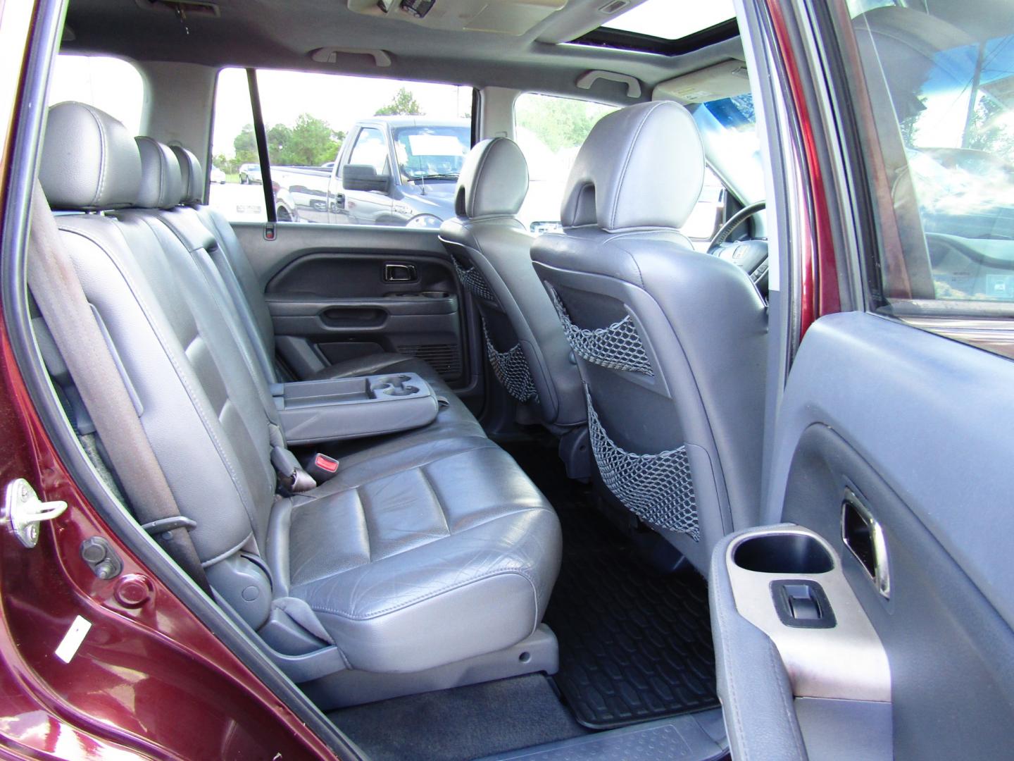 2007 Maroon /Gray Honda Pilot EX-L 2WD w/ DVD (5FNYF28667B) with an 3.5L V6 SOHC 24V engine, Automatic transmission, located at 15016 S Hwy 231, Midland City, AL, 36350, (334) 983-3001, 31.306210, -85.495277 - Photo#9