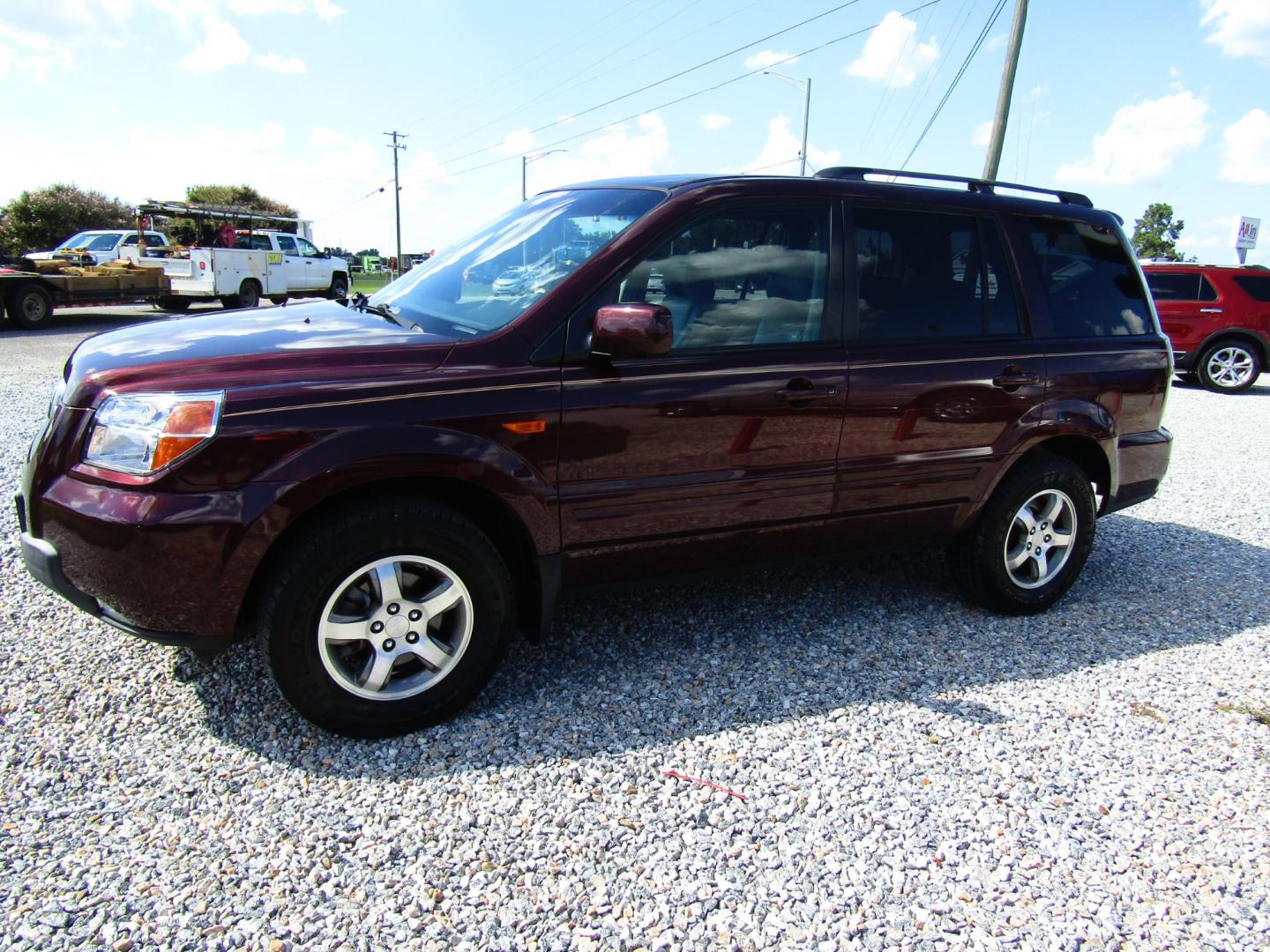 2007 Maroon /Gray Honda Pilot EX-L 2WD w/ DVD (5FNYF28667B) with an 3.5L V6 SOHC 24V engine, Automatic transmission, located at 15016 S Hwy 231, Midland City, AL, 36350, (334) 983-3001, 31.306210, -85.495277 - Photo#2