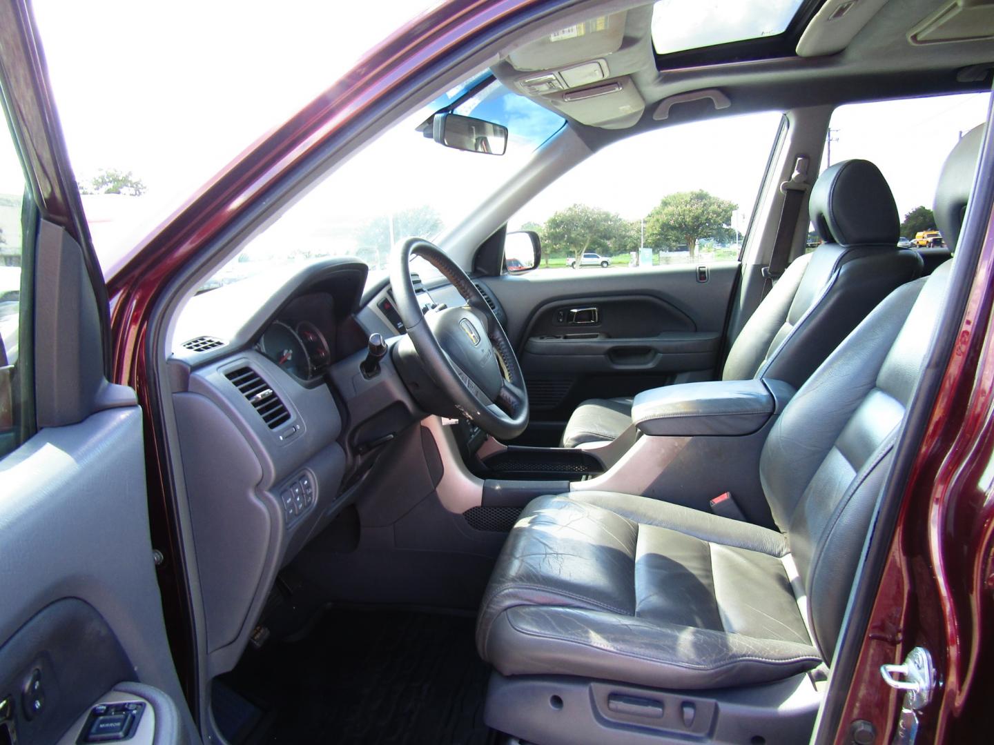 2007 Maroon /Gray Honda Pilot EX-L 2WD w/ DVD (5FNYF28667B) with an 3.5L V6 SOHC 24V engine, Automatic transmission, located at 15016 S Hwy 231, Midland City, AL, 36350, (334) 983-3001, 31.306210, -85.495277 - Photo#3