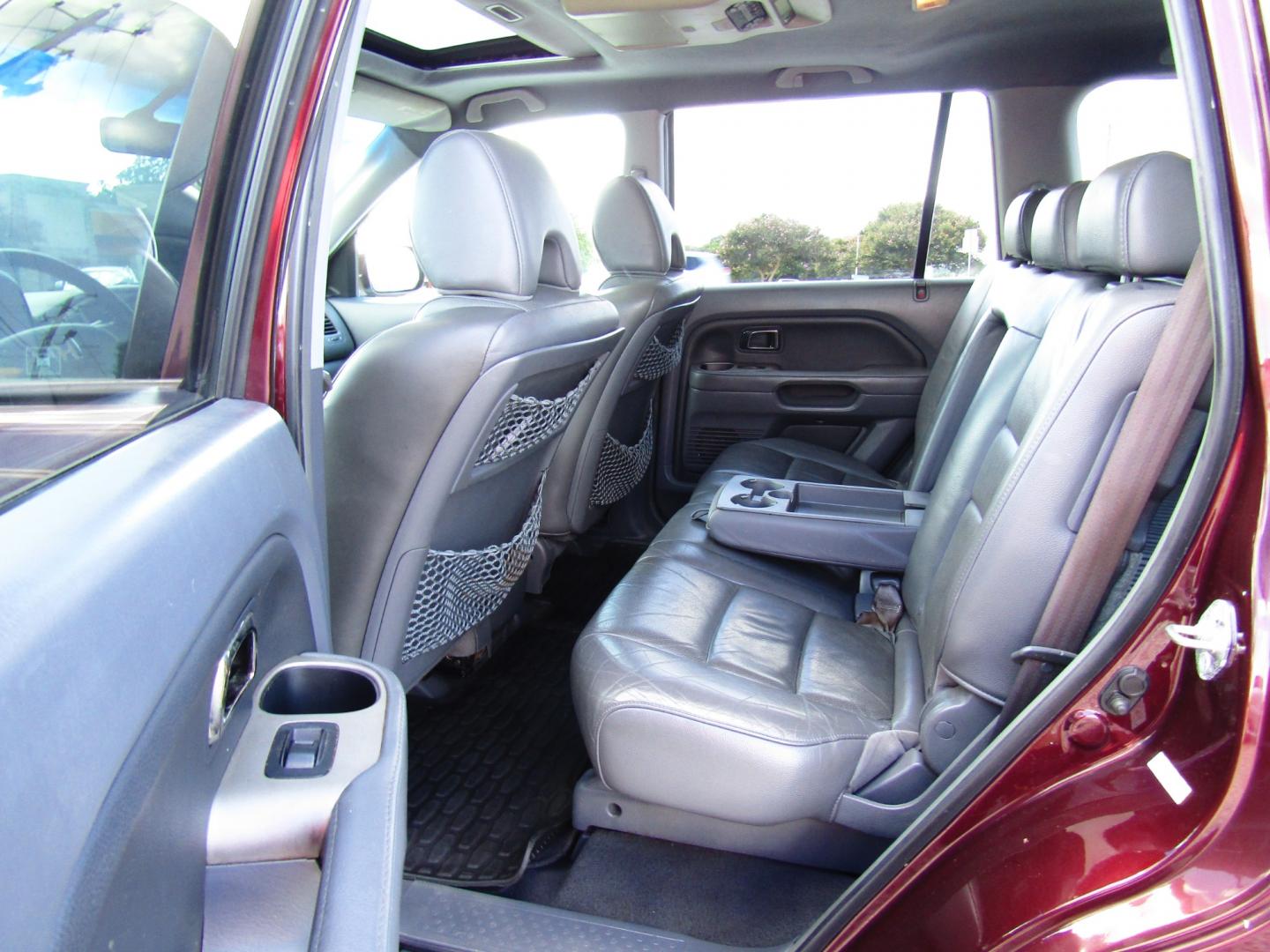 2007 Maroon /Gray Honda Pilot EX-L 2WD w/ DVD (5FNYF28667B) with an 3.5L V6 SOHC 24V engine, Automatic transmission, located at 15016 S Hwy 231, Midland City, AL, 36350, (334) 983-3001, 31.306210, -85.495277 - Photo#4