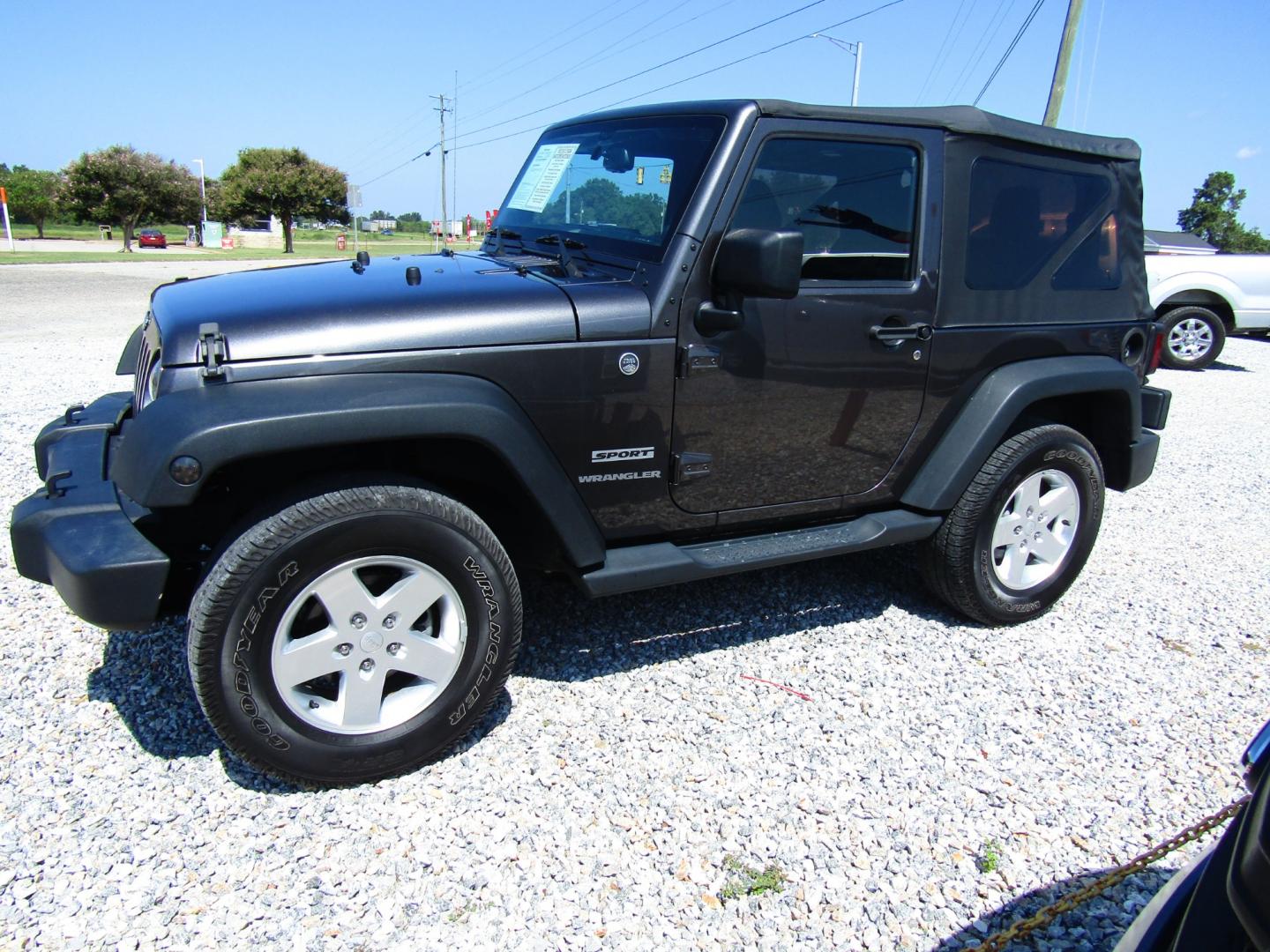 2014 Gray Jeep Wrangler Sport 4WD (1C4AJWAG7EL) with an 3.6L V6 DOHC 24V FFV engine, Automatic transmission, located at 15016 S Hwy 231, Midland City, AL, 36350, (334) 983-3001, 31.306210, -85.495277 - Photo#2