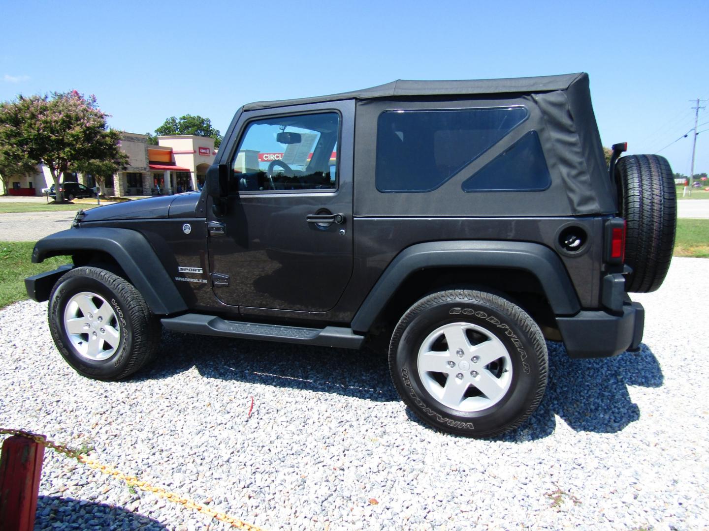 2014 Gray Jeep Wrangler Sport 4WD (1C4AJWAG7EL) with an 3.6L V6 DOHC 24V FFV engine, Automatic transmission, located at 15016 S Hwy 231, Midland City, AL, 36350, (334) 983-3001, 31.306210, -85.495277 - Photo#4